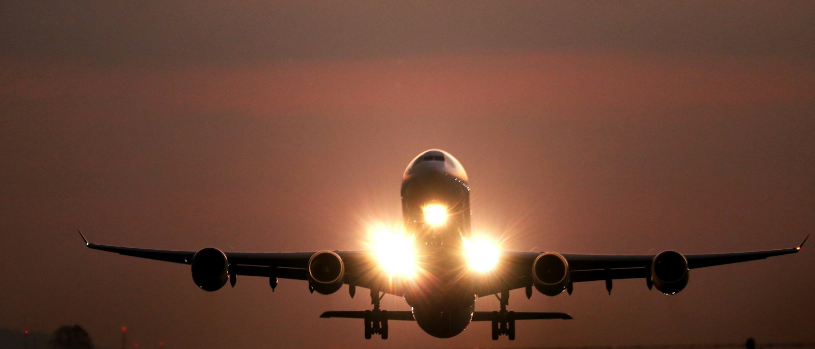 Sunset Flights & Long-Haul Aviation Journeys